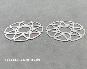 變形的鋁板如何快速調平呢？用什么機器呢？</a>